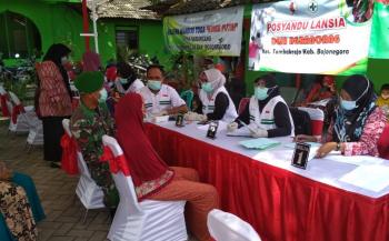 Dinkes Bojonegoro Gelar Posyandu Lansia Dilokasi TMMD Ngrancang Tambakrejo